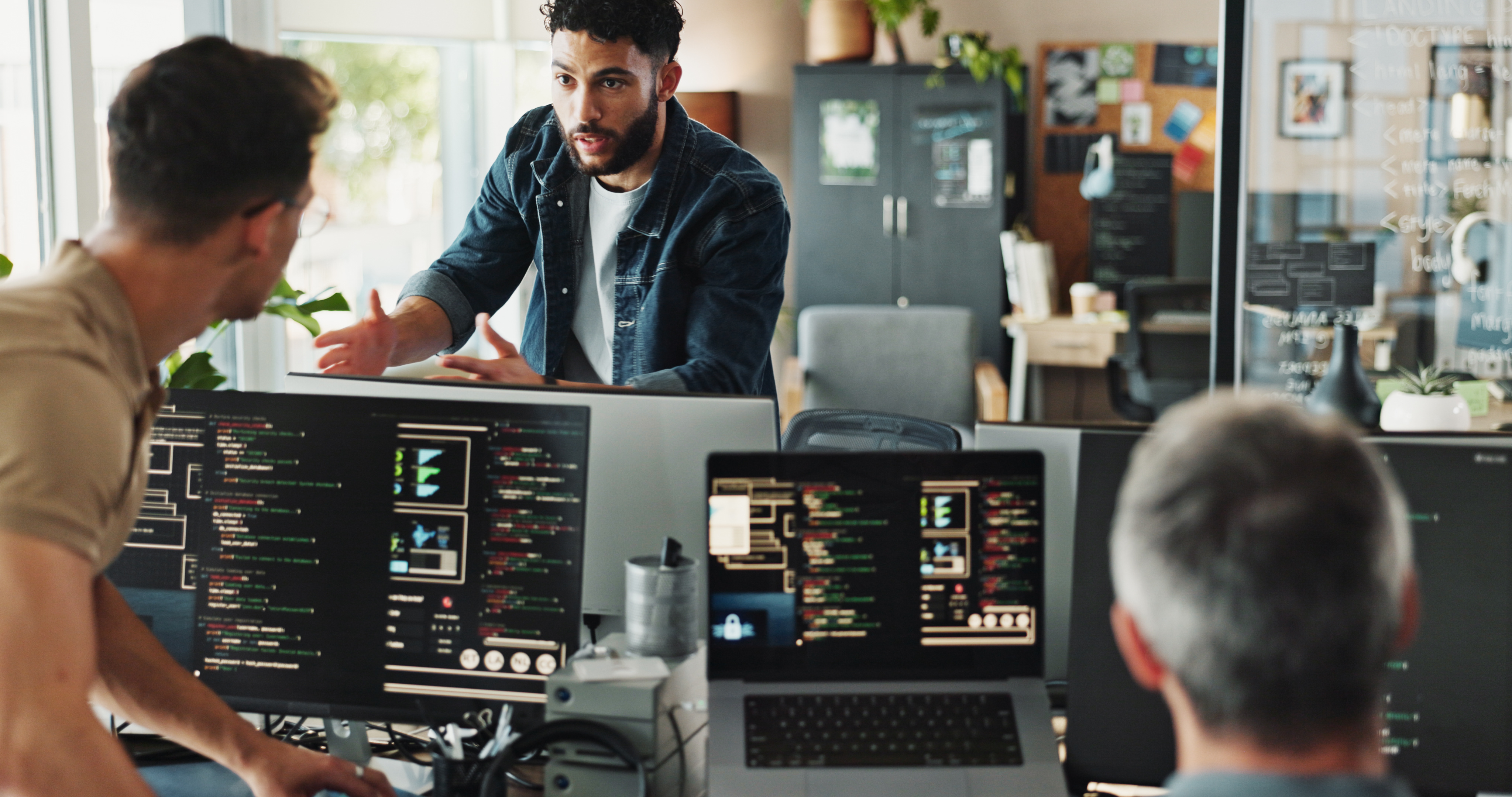 Foto Persona Sonriente con info de Tecnologias