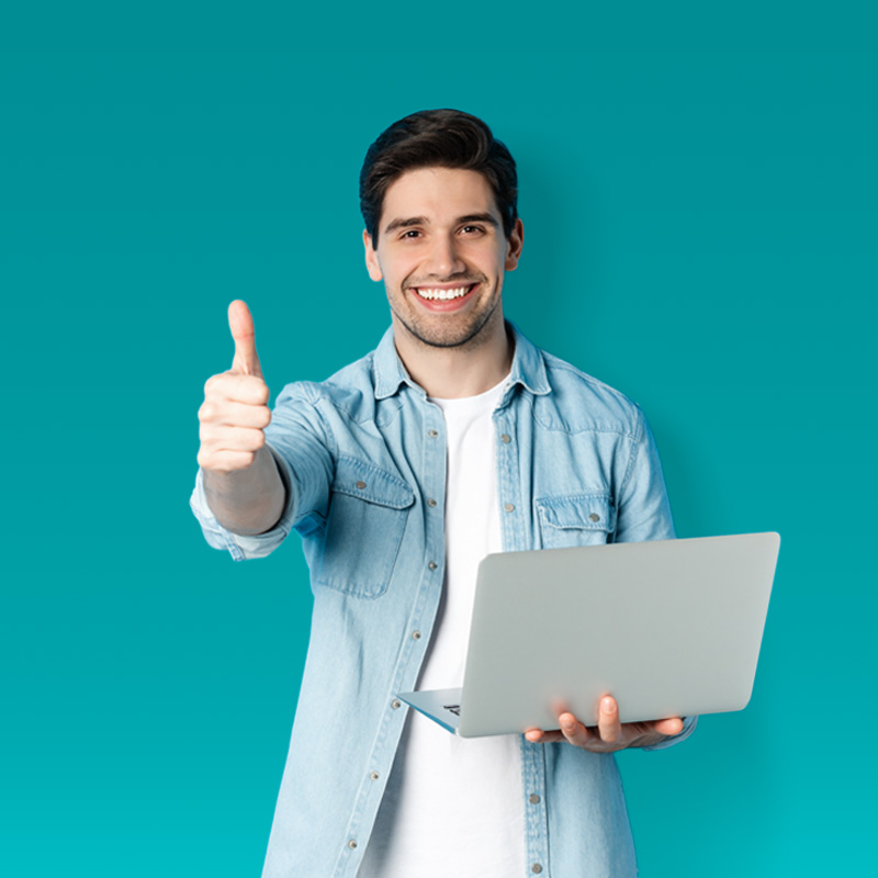 Foto Persona Sonriente con info de Tecnologias